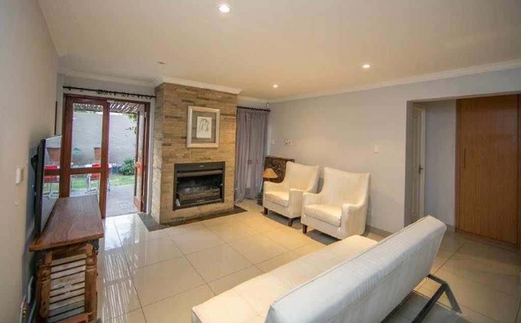 Lounge fireplace zoom